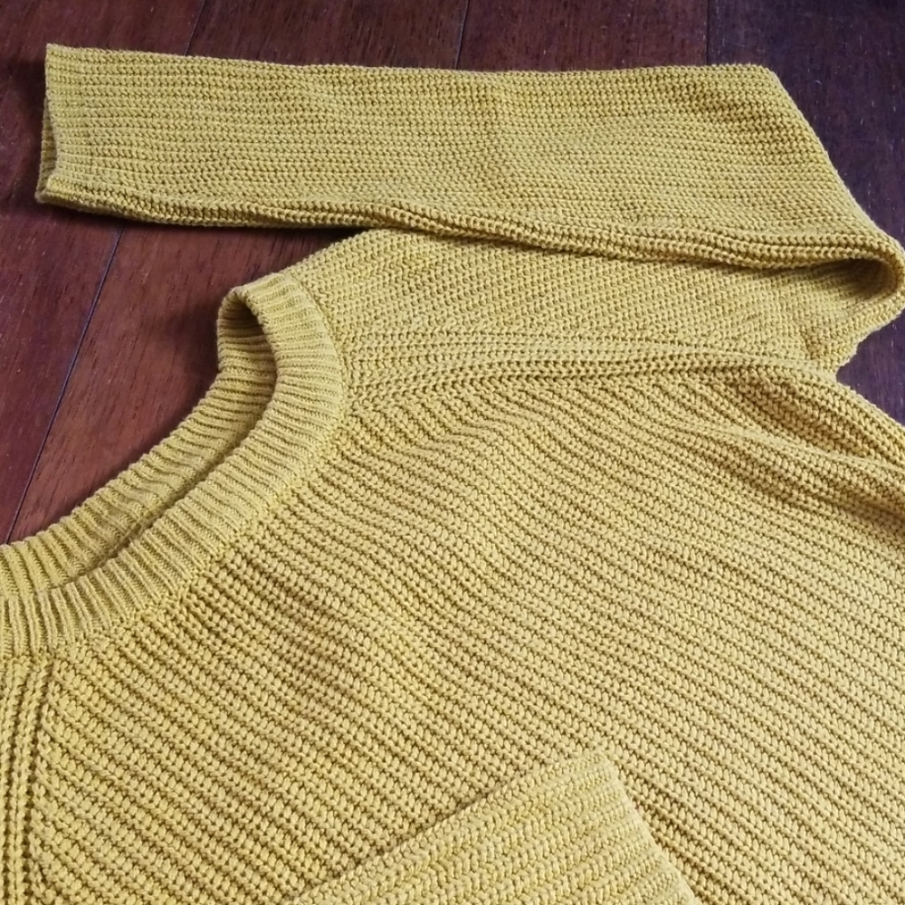 Moon & Madison | Cropped Sweater - Picture 3 of 8